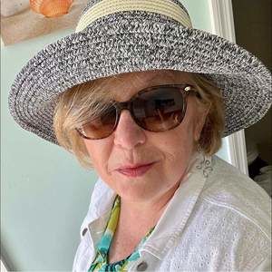 Meet your Posher, Pamela